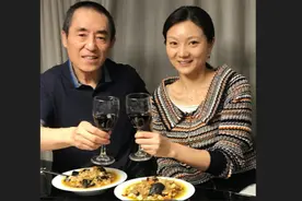 张艺谋岳母：比女婿小11岁无代沟，陪女儿走过“地下”10年无遗憾图片