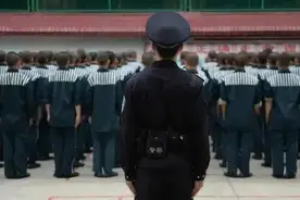 狱警工作多年，真的无法再承受下去图片