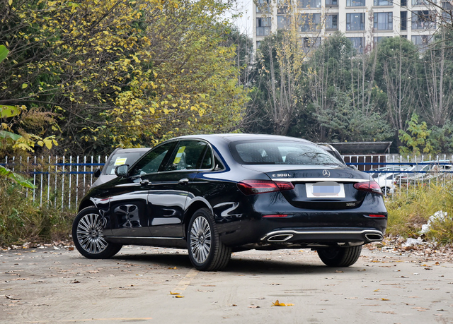 46万提了辆奔驰E300L，开了2个月后，车主终于说出真实感受