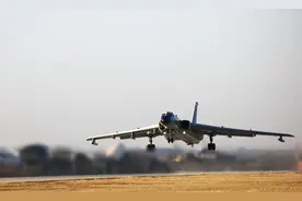 辽宁舰编队演练封锁西太后，东部战区舰机抵近台岛，直逼中央山脉图片