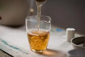 茶叶造假太刁钻，这些假茶商家从不喝！专坑小白，很多人还买来喝图片