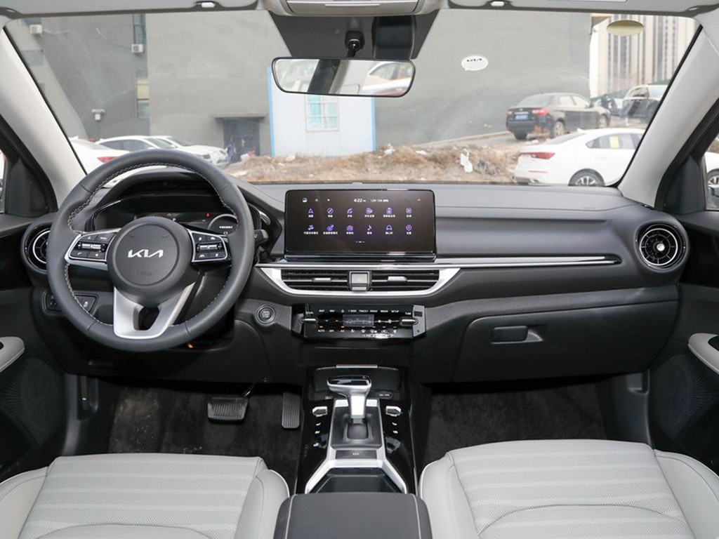 起亚k3低配座椅问题_起亚K3 1.5L CVT尊贵版评测_起亚K3 2023款中期改款