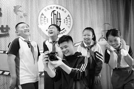 太原95后新老师炼成记（一）让课堂更有趣 学生们不服不行图片