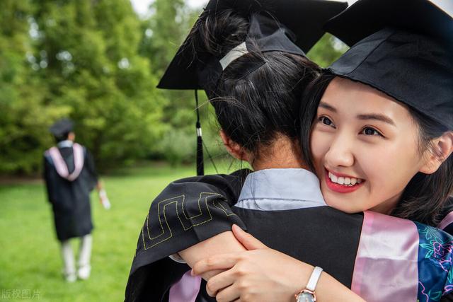 故事：初恋离婚后过来投奔我，醉酒后她向我吐真言，我们再续前缘