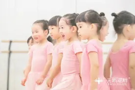 孩子学芭蕾1年，为啥感觉进步不明显？图片