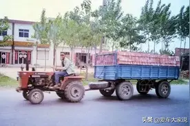 四轮拖拉机只有单个气缸，为啥力气却比四缸的汽车还大？图片