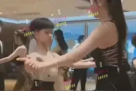 儿子参加舞蹈班，女老师“近身”教学，效果虽好但不可常用图片