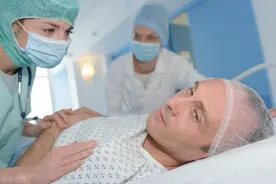 73岁肿瘤专家患癌，抗癌一年离世，他临终前的一个反思，发人深省图片
