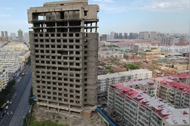 精准打击中国！美联储加息就是为了引爆中国的房地产，打击中国图片