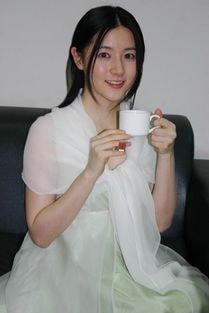 她凭借《大长今》走红，插足别人的爱情，为不被发现竟用腹语骂人