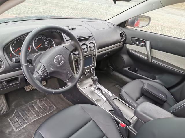 2013年马自达6带大屏和倒车影像，八个气囊，可惜是个事故车