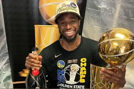 4年1.09亿！维金斯正式降薪续约勇士 合同细节曝光拥有球员选项图片