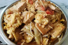 豆腐和豆芽放一起这么好吃，简单一炒，味道鲜美，营养丰富图片