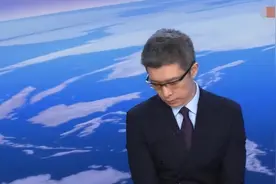 突发！央视新闻现播出事故，导播画面切错，致朱广权真实状态曝光图片