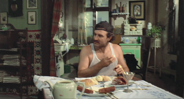 刚解封就冲上9.2！封闭管理20年，吃着狗罐头，搂着军官跳脱衣舞