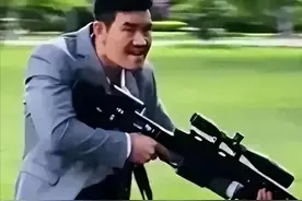 因眼红吴京，"嘎子哥"斥巨资翻拍《战狼2》，上映后却成全网笑柄图片