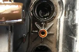 发动机气门室盖垫漏油需要更换气门室盖总成吗？有什么猫腻吗？图片