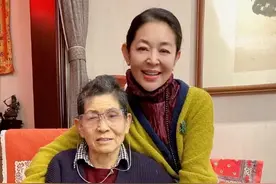 倪萍：小时候妈妈对哥哥的偏爱，我用了60年去和解 | 独家对话图片
