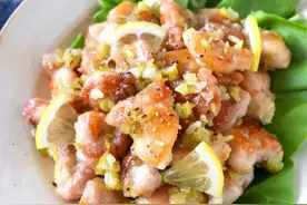 简单美味的「蒜味椒盐柠檬鸡」做法！可用鸡腿肉或鸡胸肉图片