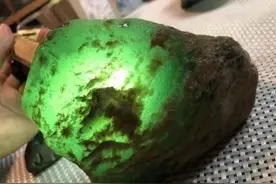 人人都爱脱沙翡翠原石，只因拥有它就掌握了财富密码图片