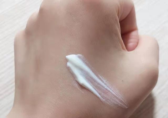 不含酒精的身体防晒乳