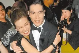 萧敬腾用2000万钻戒，套牢50岁女经纪人，女方背景强大还是星二代图片