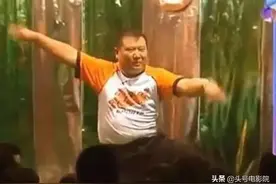 男明星直播14天生活，19年前郭德纲被关48小时：路人围观，像耍猴图片