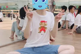 这个十六岁孤独症男孩，他的画作荣获二等奖图片