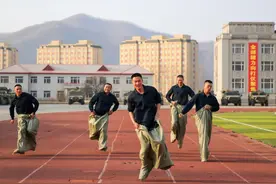 从流汗开始，以笑声结束，啥样的训练让官兵乐此不疲？图片