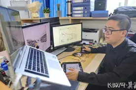 河北秦皇岛：毕业季手绘画作“私人定制”图片