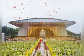癸卯年黄帝故里拜祖大典举行 海内外华夏儿女共拜始祖轩辕黄帝图片