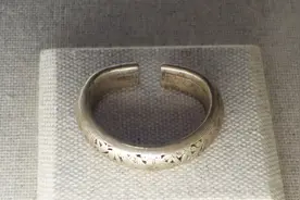 长期佩戴银手镯，能吸出体内的毒素吗？银手镯为什么会变黑？图片