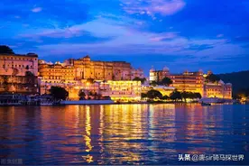印度人喜欢在露天河水中洗澡？听说还十分辣眼睛，请尊重当地习俗图片