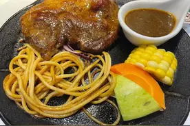 从我知道闺女养狗一个月要花四千多元以后，我们就不给她一分钱了图片