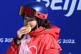 盛夏，到奥林匹克塔看中国冰雪运动摄影大展丨作品集图片