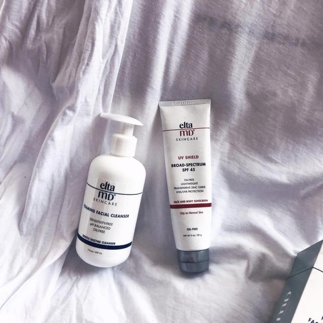 建议油皮女生：夏天多试试这5款“洗面奶”，温和不刺激还控油