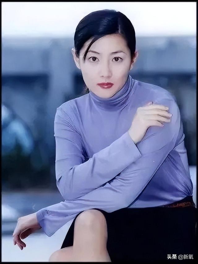 为骂人学腹语，同时交往富商与男神，清纯的b面是疯批？