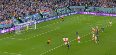 2-0！2-1！0-1！世界杯疯狂一夜：法国爆冷，梅西狂欢莱万获惊喜