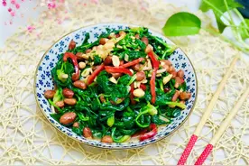 1把冬菠菜，1把花生米，教你做美味下酒菜，清口解腻，太好吃了图片