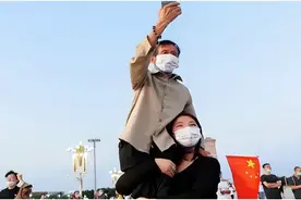 身价千万女强人张白鸽，毅然卖掉公司，带父亲旅游，现怎样图片