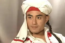 还珠格格蒙丹现状曝光，眼睛深邃身材高大变型男，46岁仍在跑龙套图片