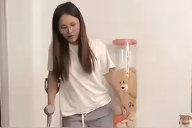 95后女孩患“不死癌症”，父母根本不管，每天打三份工养活自己图片