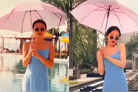 女大学生晒同款母女照，妈妈完胜女儿，果然没有对比就没有伤害图片