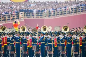 郭沫若修改田汉歌词，文革期间，东方红成为国歌图片