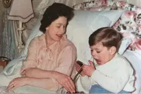 英女王最宠的儿子：高大英俊像菲利普，照片被女王放钱包随身携带图片