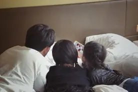 生二胎和不生二胎的家庭，多年后再看，差距明显图片