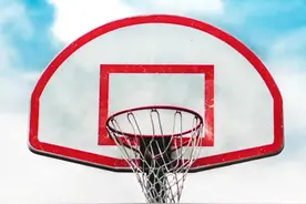 篮球架系列壁纸｜热爱不会过期，志趣相投的人总会相遇图片