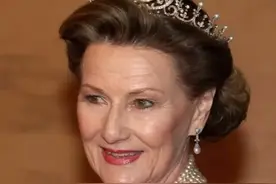 挪威王后很开明？儿媳黑料多，带私生子进门，女儿非要嫁“巫师”图片