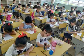 “杜甫很忙”，初中生“魔改”课本插画，老师看完忍不住笑了图片