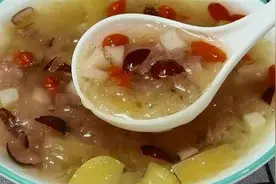 夏天要多喝银耳汤，教你如何炖银耳，黏稠顺滑出胶快，省时好喝图片